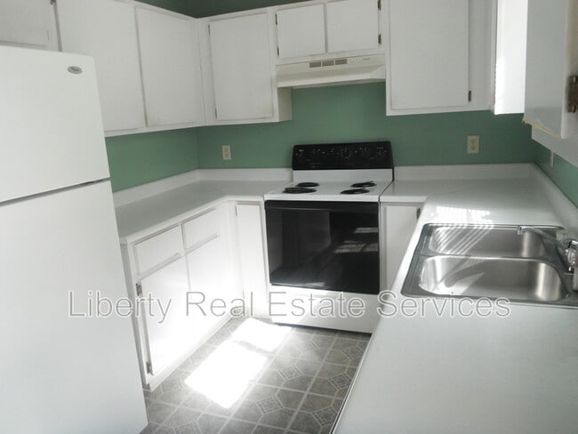Photo - 1100 Pineland Ave Unit Apt 8A