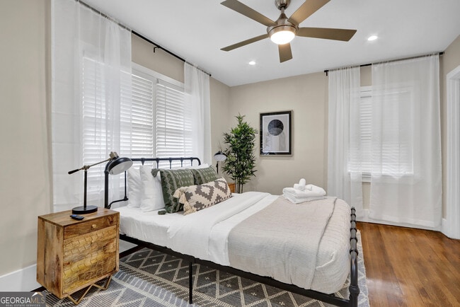 Photo - 3352 Mathieson Dr NE