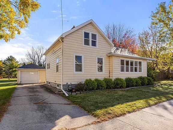 Photo - 1726 Iowa St