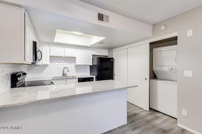 Photo - 2149 E 10th St