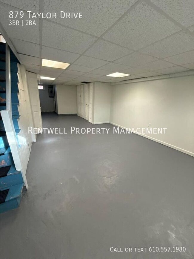 Photo - 879 Taylor Dr