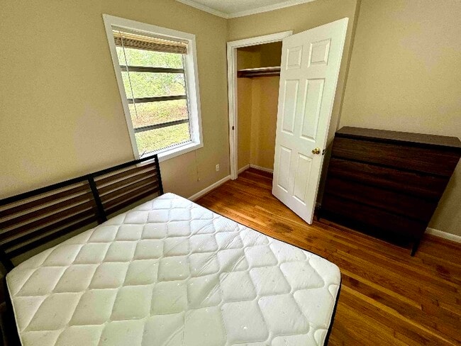 Photo - 1962 Maple Dr