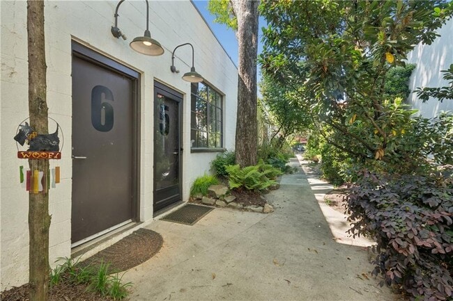 Building Photo - 820 DeKalb Ave NE Unit 6