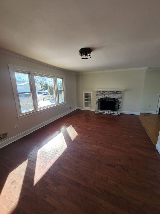 Photo - 744 Cable Ave