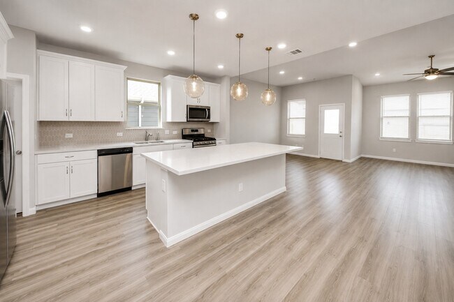 1311 Bonnerjee Dr