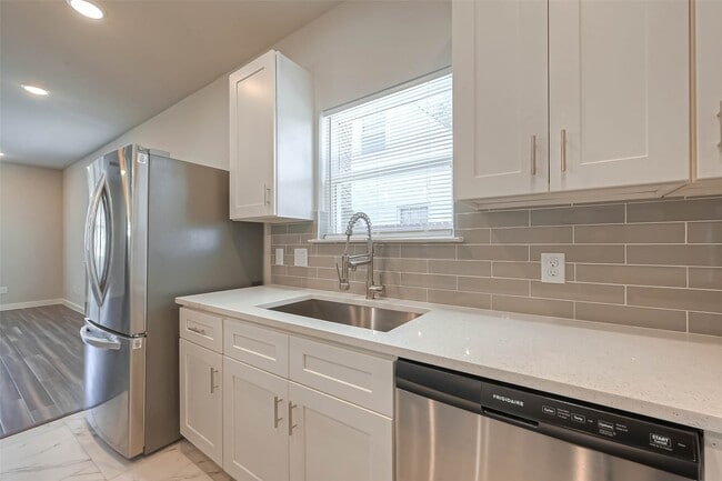 Photo - 910 King St