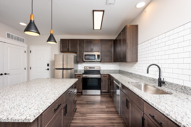 1BR, 1BA - 733SF - Kitchen