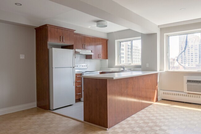 Building Photo - 3421 Rue Drummond Unit 119