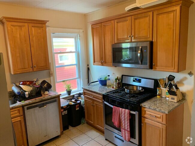 Building Photo - 1081 Broadway Unit 2 Rental
