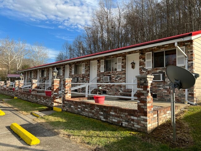 6 unit Building - 3499 E Trails End Rd Unit Apt. #4