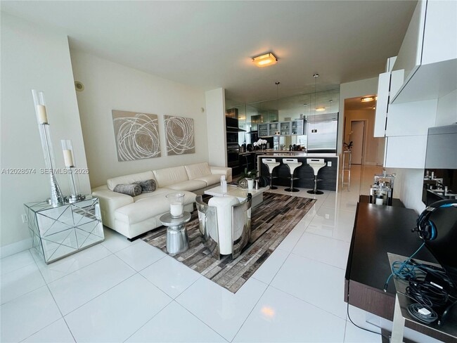 Building Photo - 2020 N Bayshore Dr Unit 2008