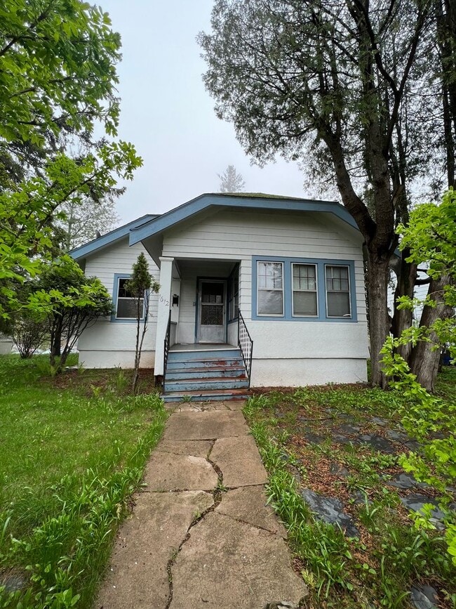 Building Photo - AVAILABLE JUNE 1st 2026 - 3 Bed 2 Bath Spacious Home near Campus