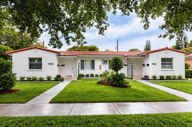 Building Photo - 1942 Funston St Unit 1-5