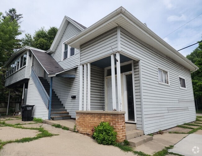 Building Photo - 1300 W Prospect Ave Unit Upper Rental
