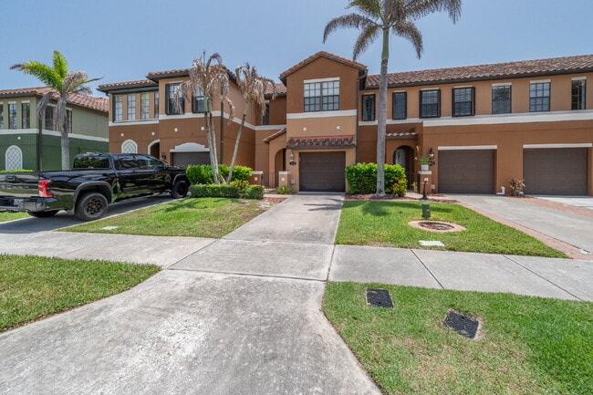 Building Photo - Beachside Townhome in Gated Community