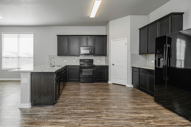 Photo - 521 Fallbrook Dr