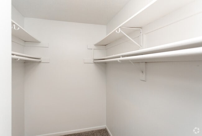 2BR, 2BA - 1200 SF