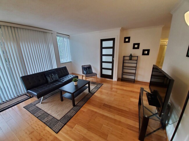 Building Photo - 1301 S Arlington Ridge Rd Unit 209