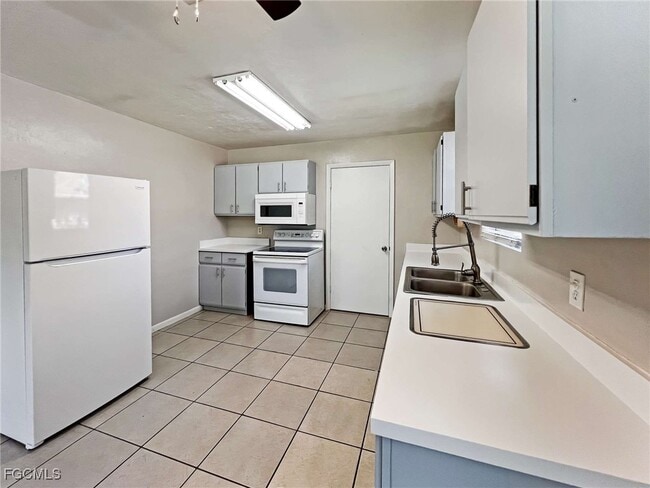 Building Photo - 27915 Washington St