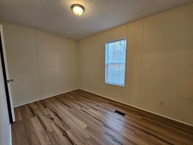 637 Scarlet Dr
