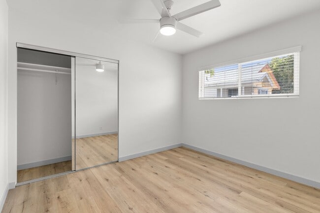 Photo - 1078 E 7th St Unidad 04