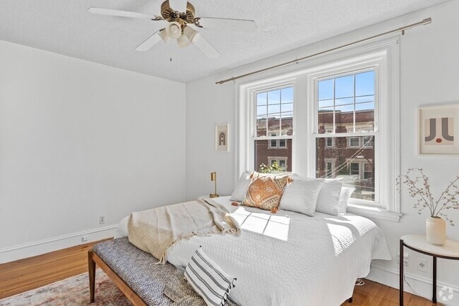 Building Photo - 359 Tappan St Rental