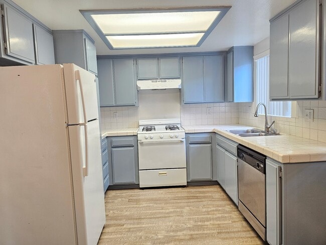 Building Photo - 4130 Manhattan Beach Blvd