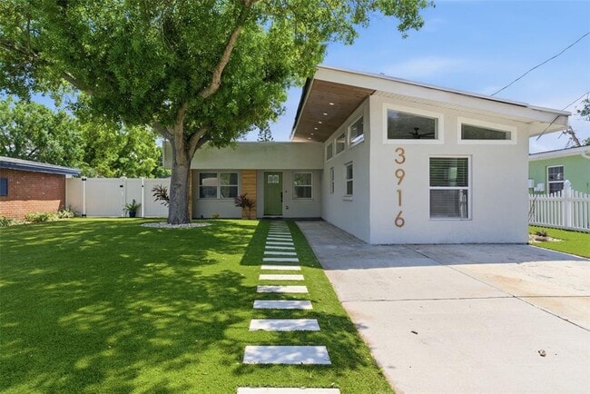 Building Photo - 3916 W Iowa Ave