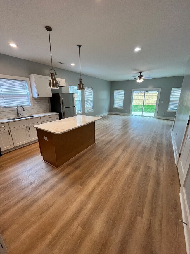 Photo - 1815 Newcastle St