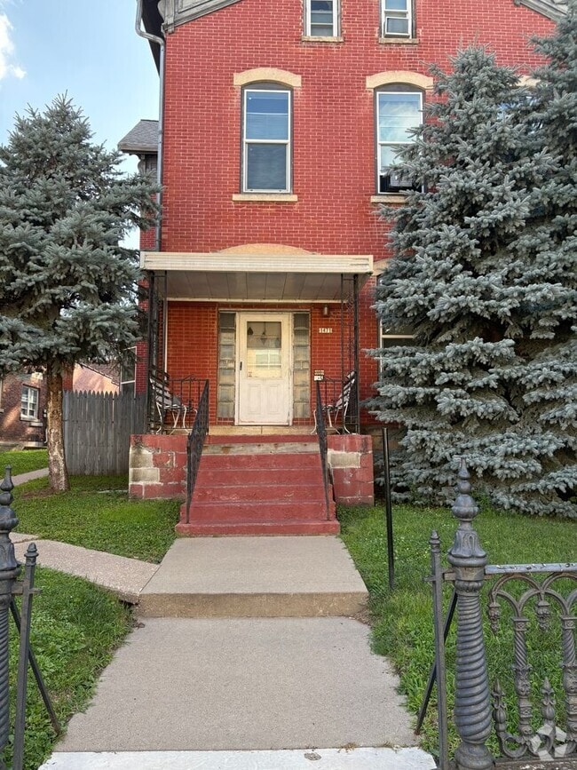 Building Photo - 1471 Main St Unit 1471 Main St - Apt 3