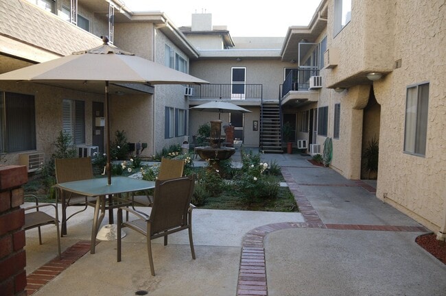 Photo - 11955 Weddington St Apartamento Unidad 206