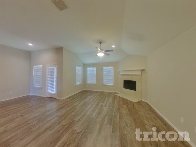 Photo - 2565 Hadley St