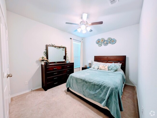 Building Photo - 537 Concho St Rental