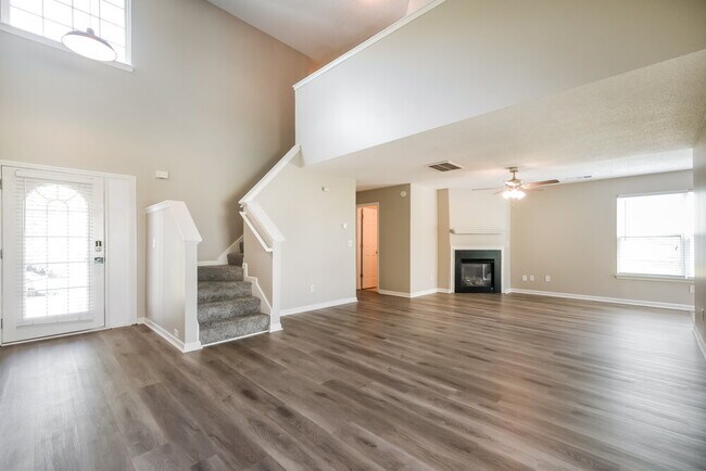 5577 Waverly Park Dr