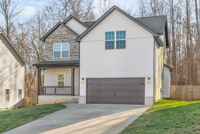 Photo - 3 Bedroom 2 1/2 Bath Dog Friendly Home For Rent!