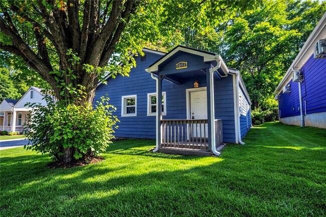 Building Photo - 1056 Grant Way SE