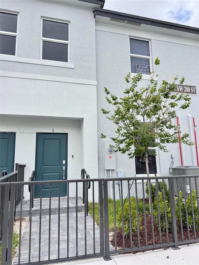 Building Photo - 15615 SW 280th St Unit 5