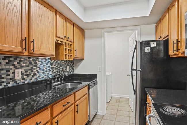 Building Photo - 14905 Rydell Rd Unit 202