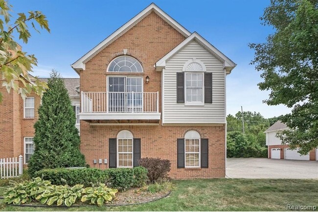 Building Photo - 606 Olde English Cir