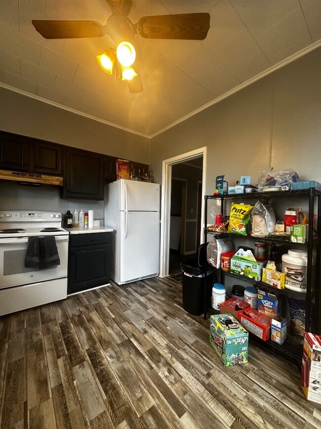 Photo - 829 Stewart St