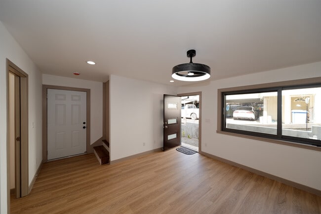 Photo - 2056 10th Ave