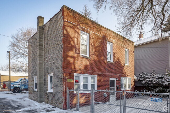 Building Photo - 5316 N Bowmanville Ave Rental