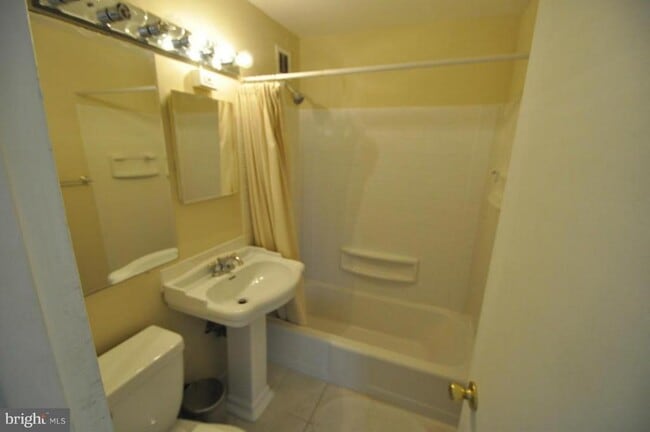 Photo - 1121 Arlington Blvd Unidad 842