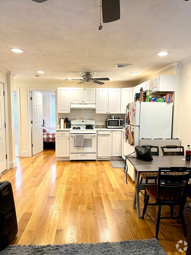 Building Photo - 245 E St Unit 3 Rental