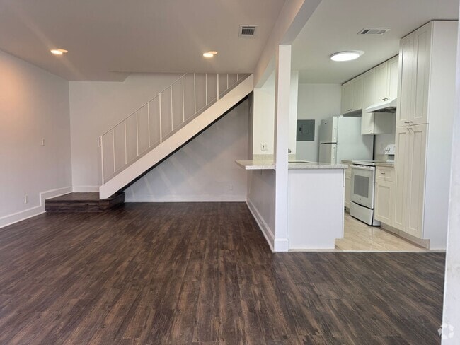 Building Photo - Townhome with Garage Included ** 1st Month...