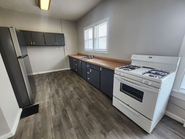 Photo - Charming 3-bedroom, 1-bath home with a bright living space, spacious bedrooms, and an easy-to-mai...