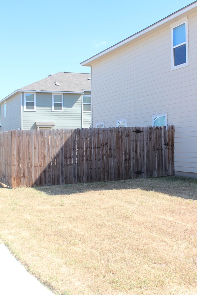 Side view - 16922 Showdown Path