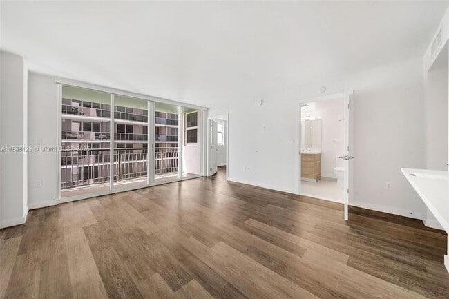 Building Photo - 1756 N Bayshore Dr Unit 30H Rental