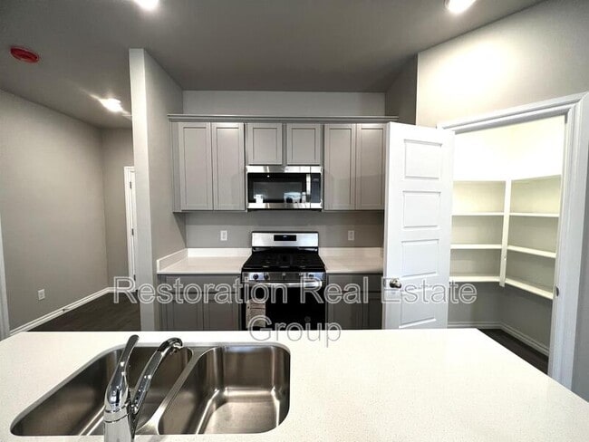 Photo - 2717 Dennis Dr