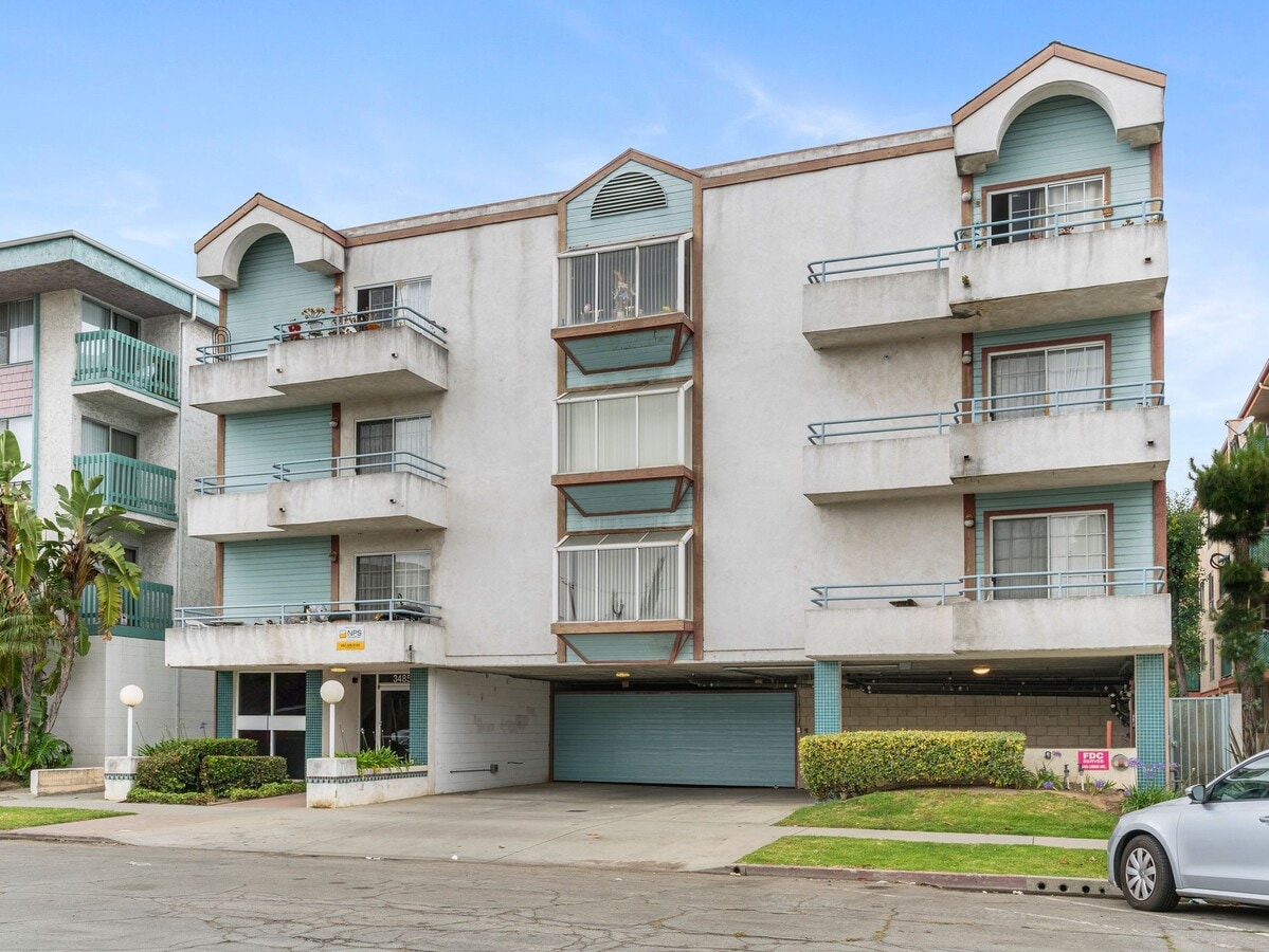 Photo - 3485 Linden Ave